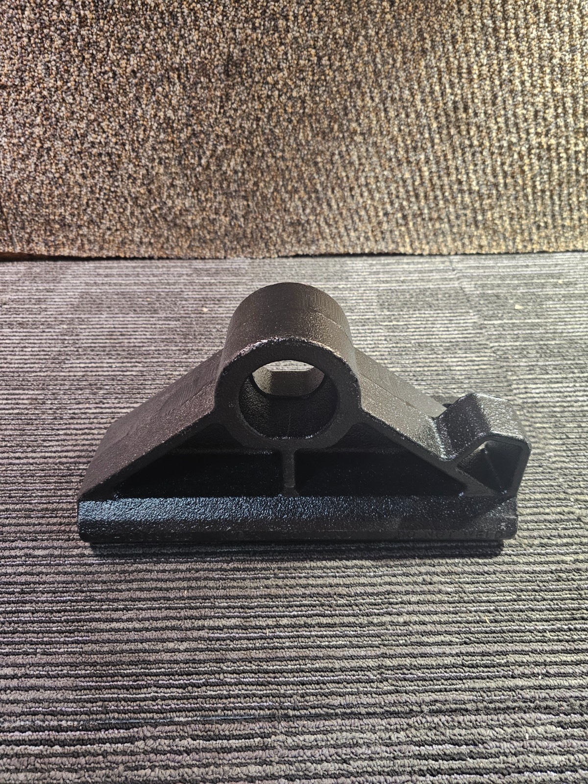 SAF Holland XD-10689-3L 9″ ILS Fifth Wheel Bracket Replacement, Black