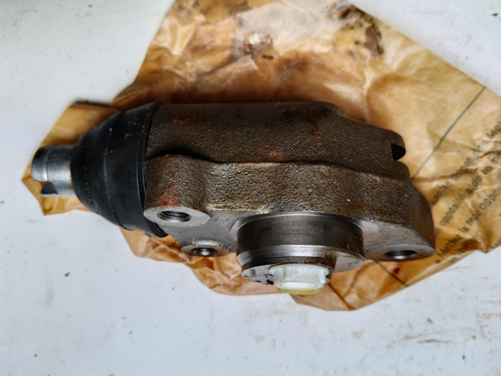 Girling RH front brake cylinder 64677394 NOS Redline Terrier Ford K D200-600