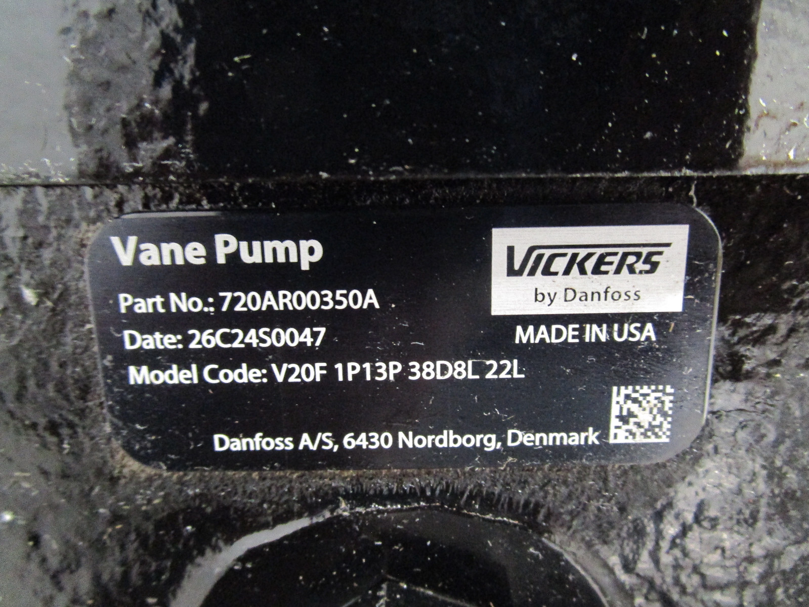 NEW OEM VICKERS VANE PUMP V20F 1P13P 38D8L 22L 720AR00350A