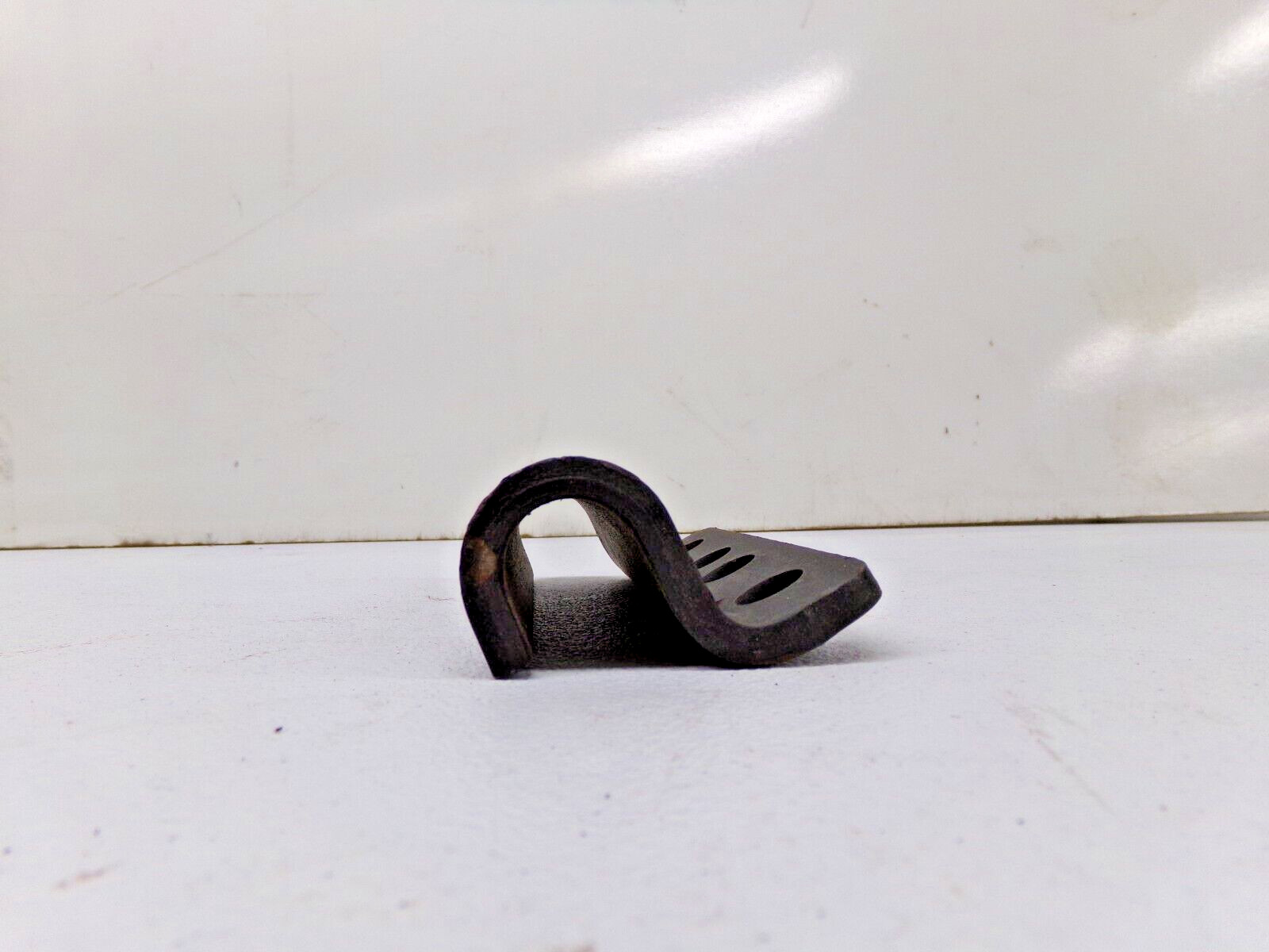 90015150 SAF Holland/ Neway Slider Hold Down Clip