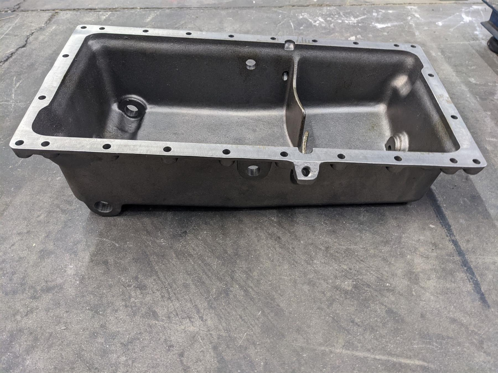 6V-53 Cast Iron Truck Engine Oil Pan Detroit Diesel 5137298 5162806