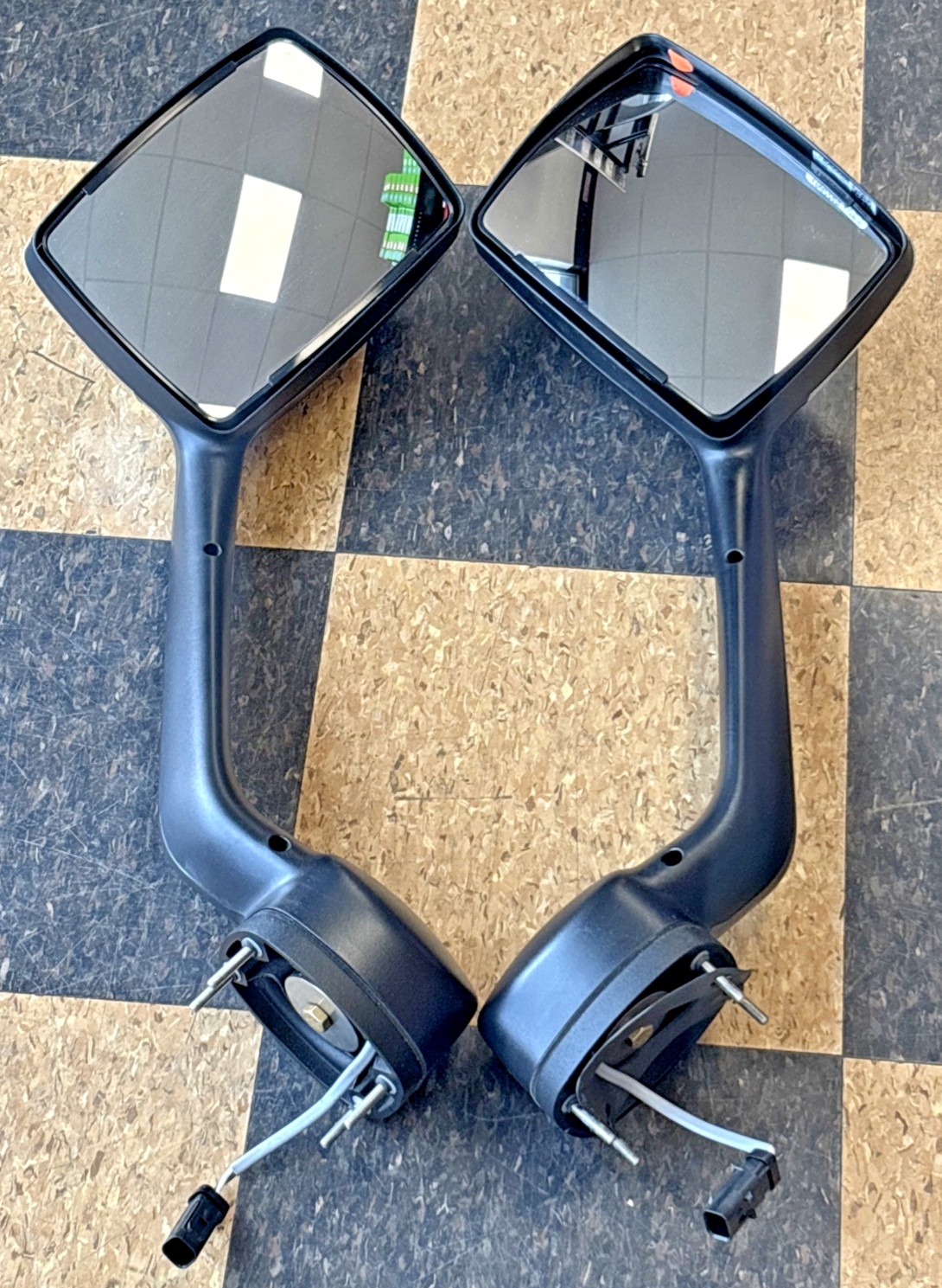 ~ NEW GENUINE PACCAR OEM PAIR OF RH & LH AERO HOOD MOUNTED HEATED CHROME MIRRORS