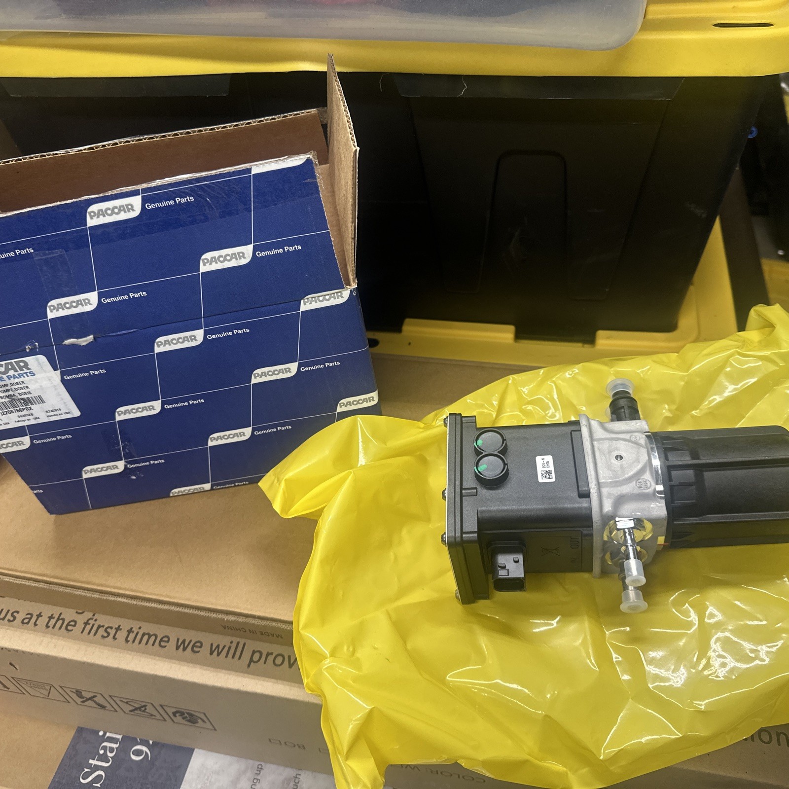 Genuine OEM Paccar 2208766PRX DEF Pump Kw Pb New 2208766