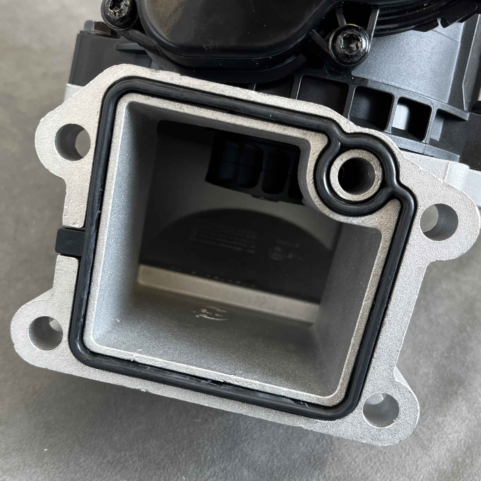 New Oil Crankcase Ventilation Separator for 21122539 21475228 Volvo D13 MP8