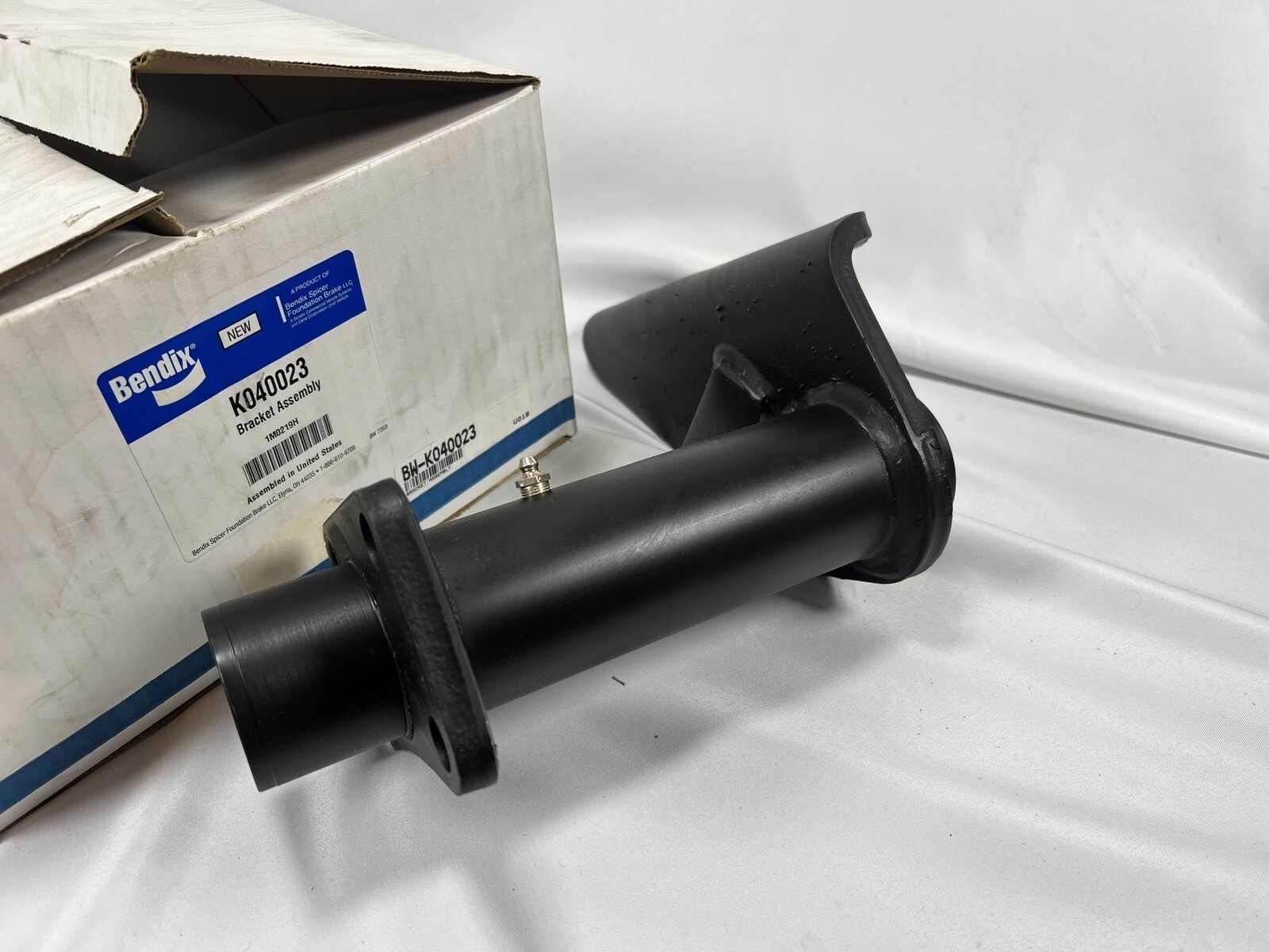 BENDIX K040023 – Bracket Assembly – Brand New