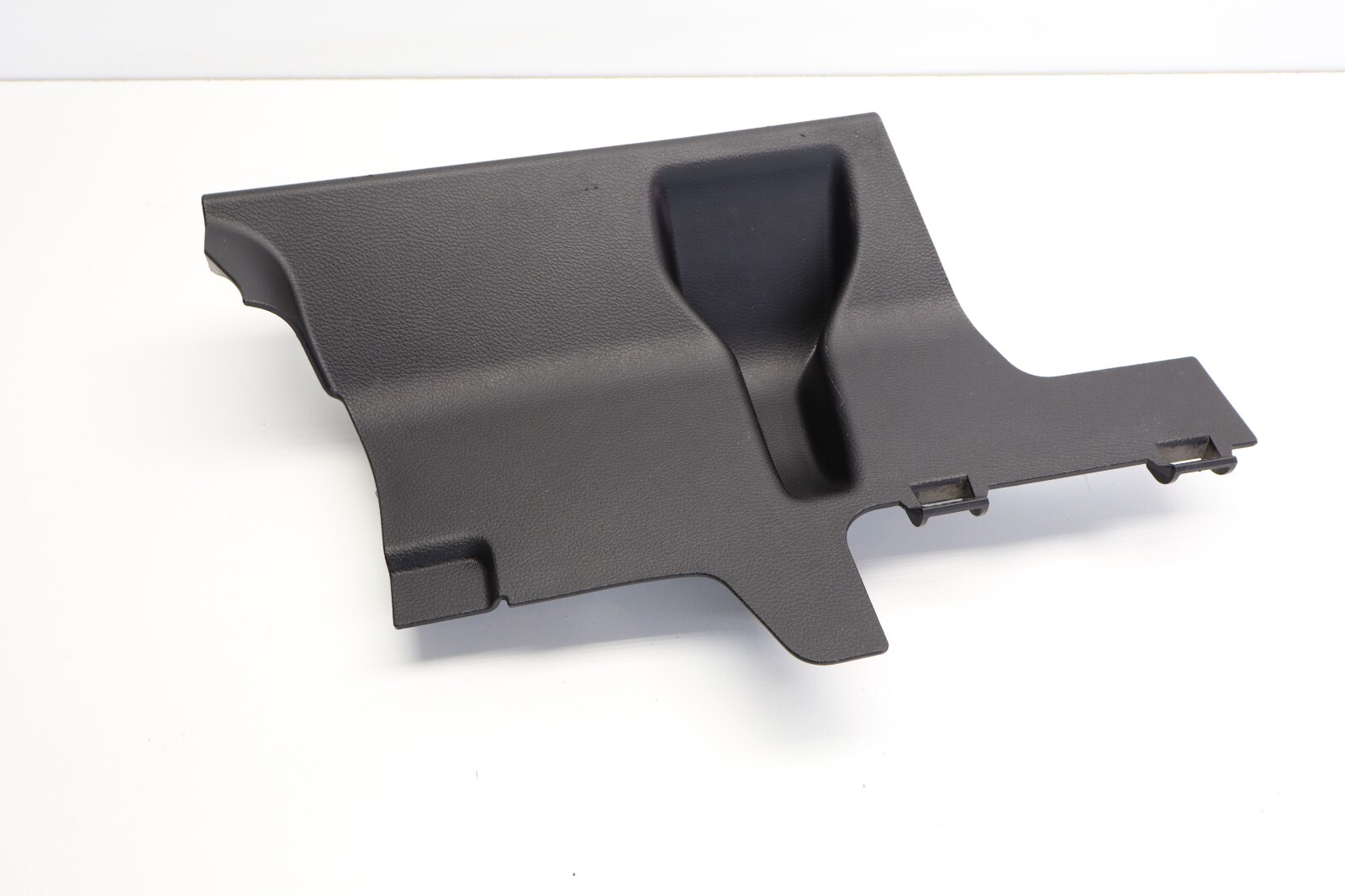 2022 PETERBILT 579 PACCAR FRONT LEFT LOWER KICK PANEL TRIM S60-1304