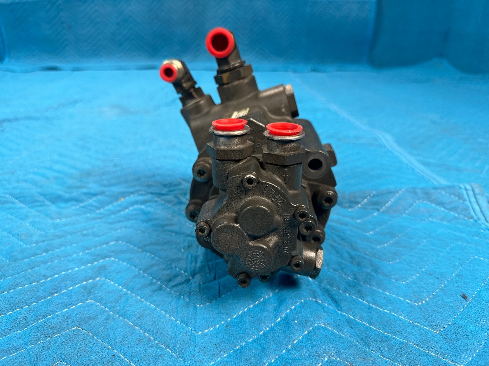 Kenworth T680 Steering and Fuel Pump Bosch 87k 2023 OEM