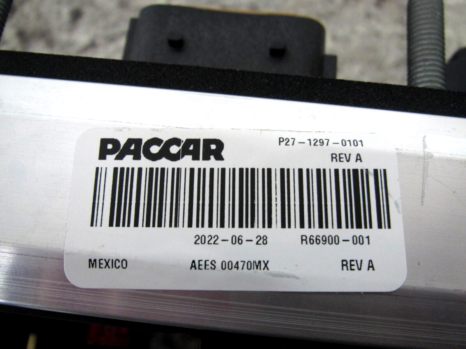 New OEM Paccar P27-1297-0101 Kenworth / Peterbilt Semi Truck Cab Fuse Box Assy