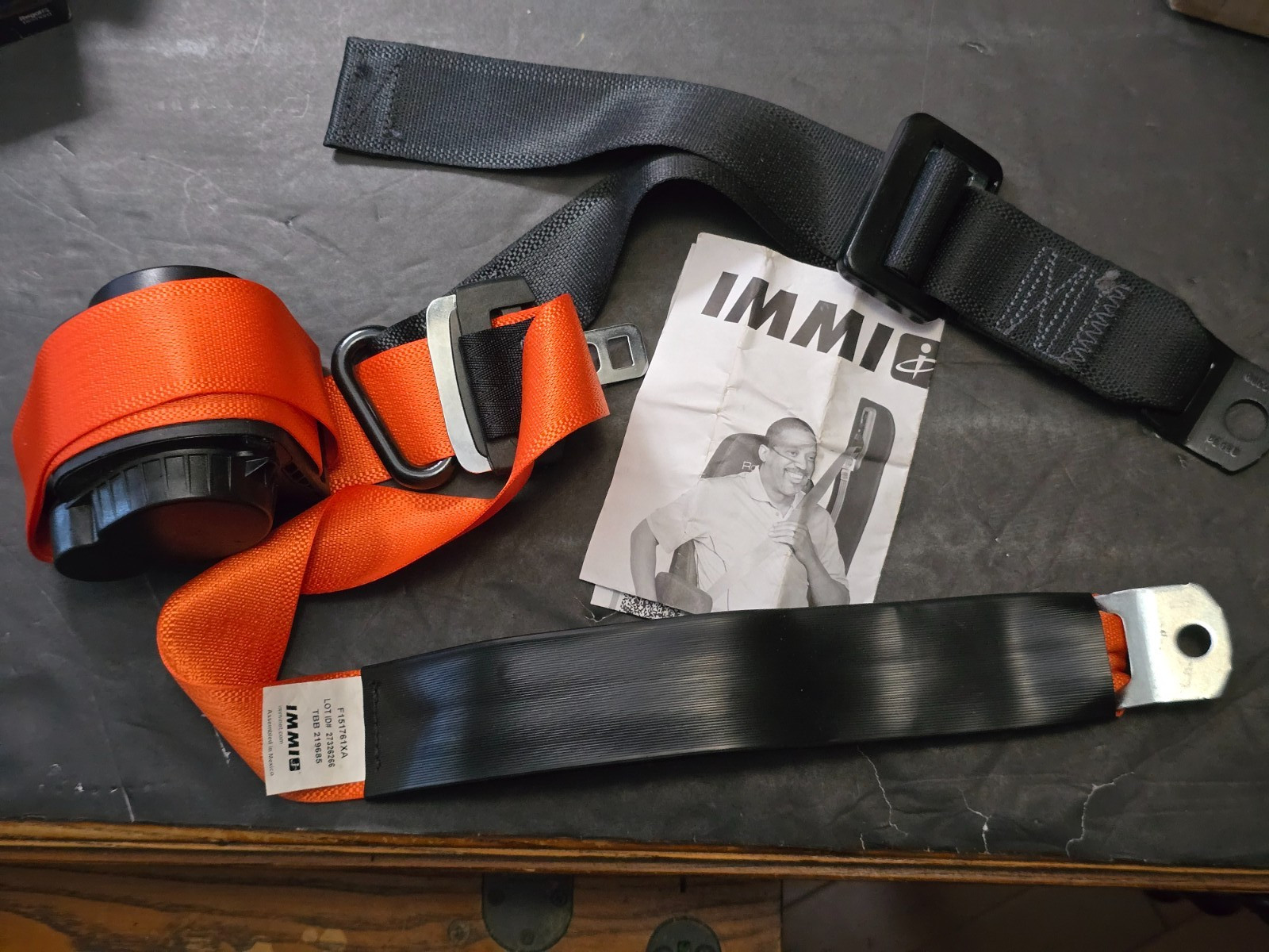 IMMI F151761XA 3-Point Seat belt for Fixed, Suspension & Bench Seat W/0 Receiver