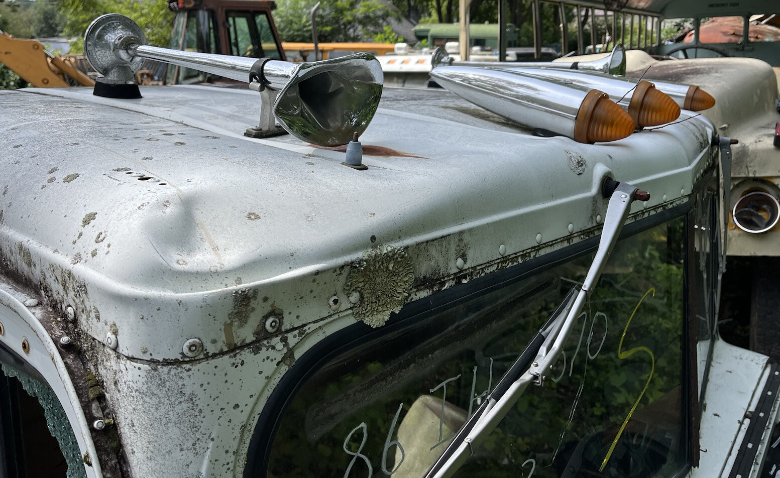 International 9300 Cab Semi Road Tractor Doors Dash Column