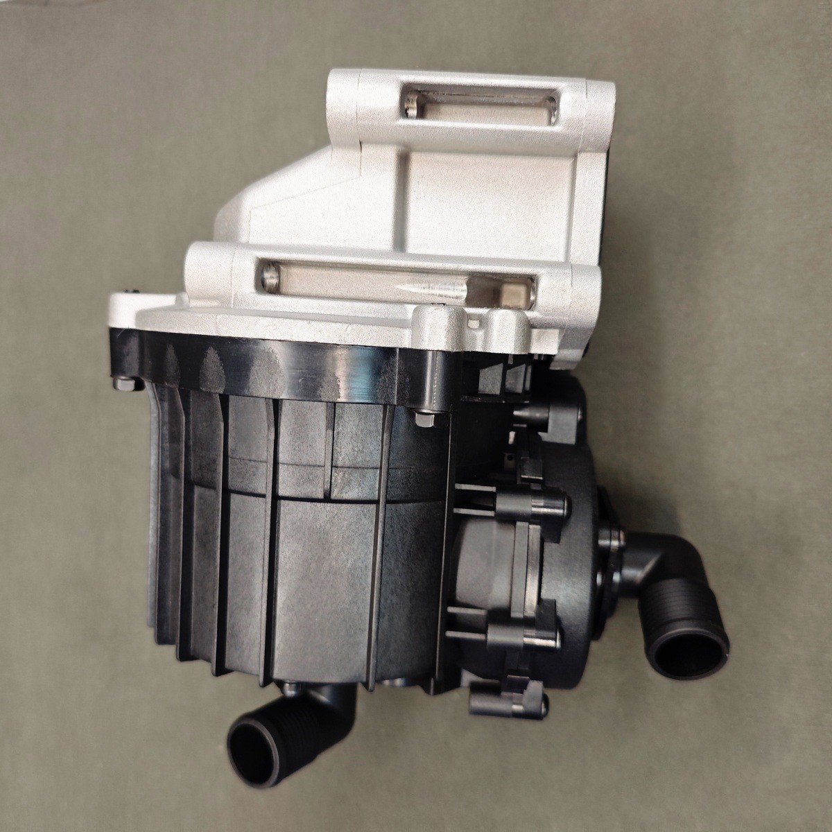 New Oil Crankcase Ventilation Separator for 21122539 21475228 Volvo D13 MP8