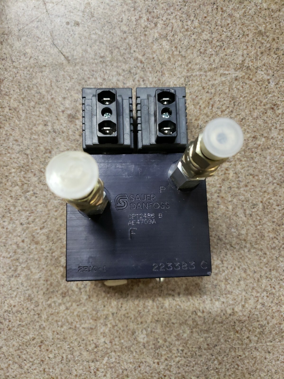 Sauer Danfoss Solenoid Relief Manifold CP12486 B, New Flyer 042701 New In Rough