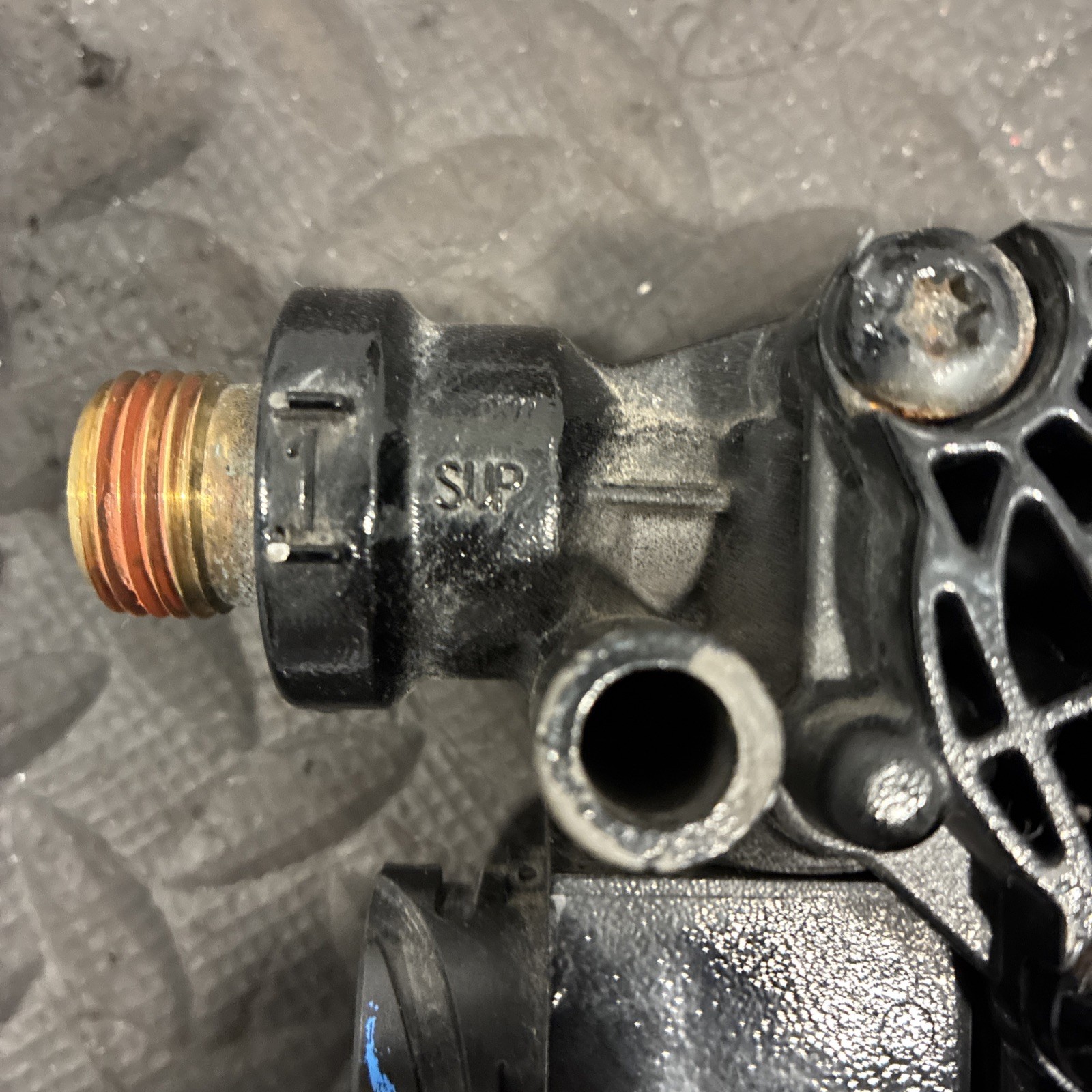 GENUINE BENDIX ABS MODULATOR VALVE PN: K056040 (TAG# 18270)