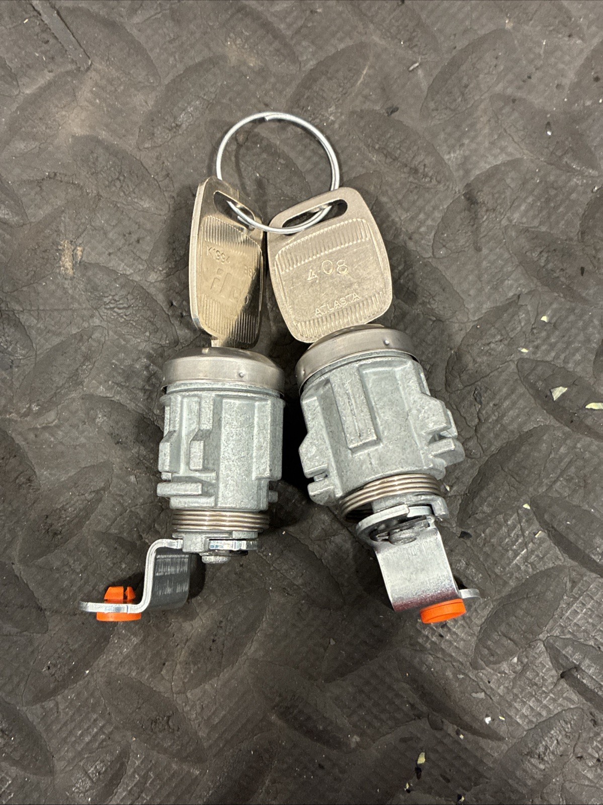 *New/Other* Door Lock & Key Kit (Pair) P/N: R56-1170-22B100SPL (TAG# 17593)