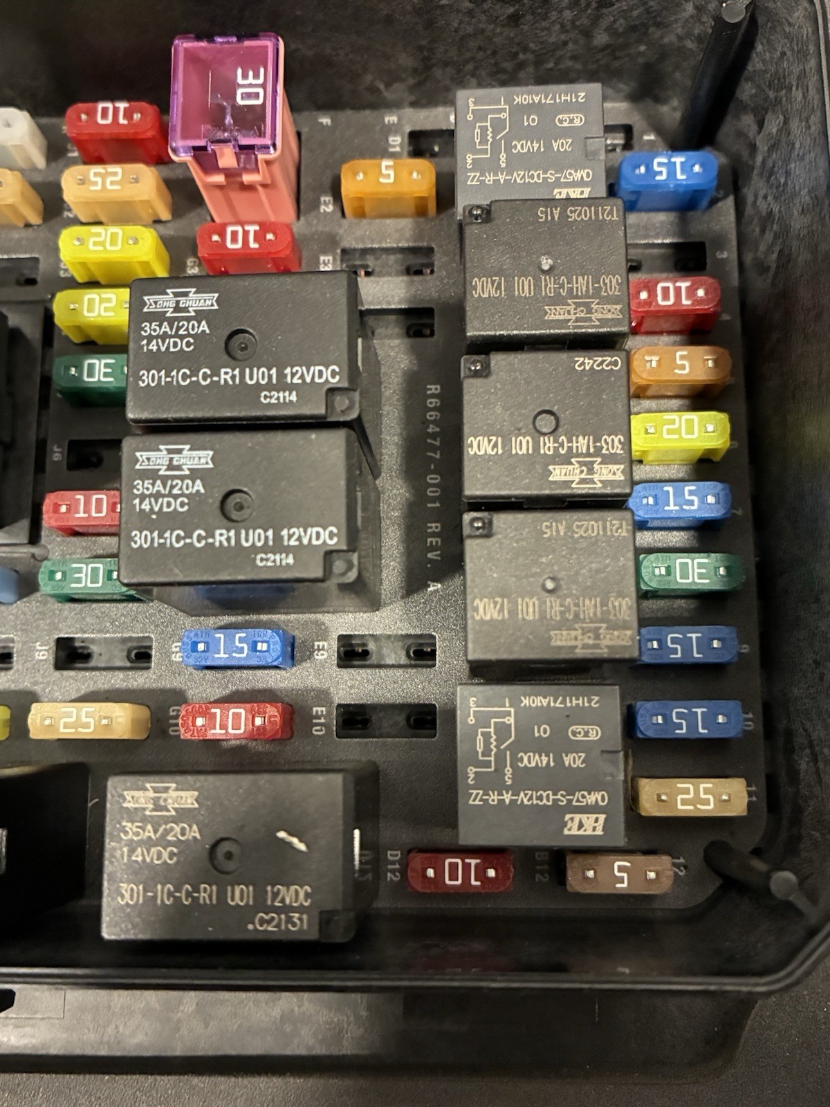 Kenworth T880 / PACCAR Fuse Box Assembly P/N: P27-1297-0101 (TAG#: 16199)