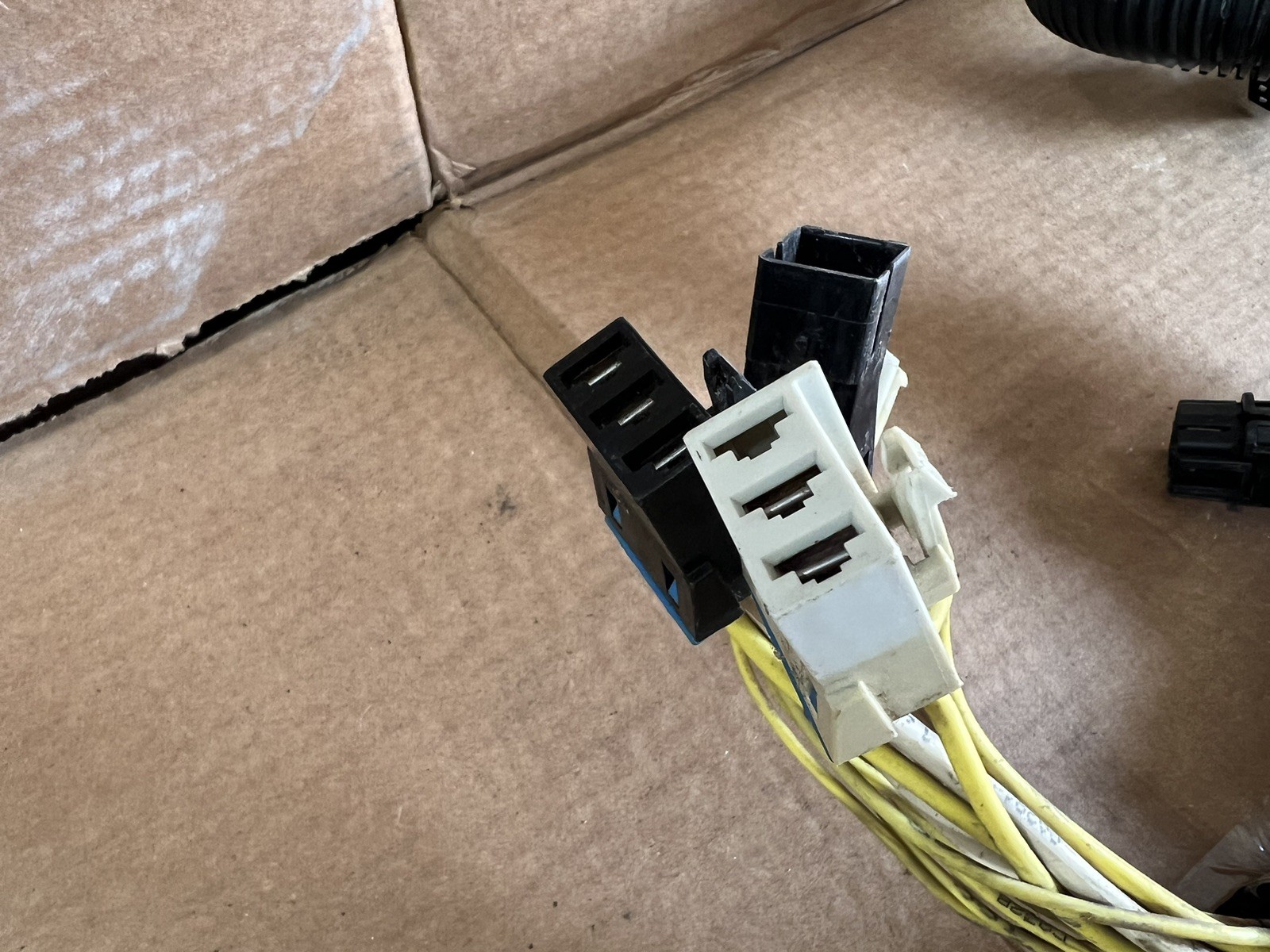 Freightliner Fuse Box Circuit Protection Wiring Wire Harness P/N A06-24054-003