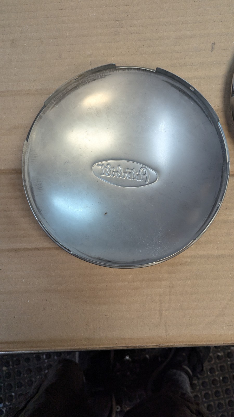 PETERBILT-Roadmaster Style 204 Chrome Front Hub Cap w/5 Notch Cutout (3/8″ Lip)