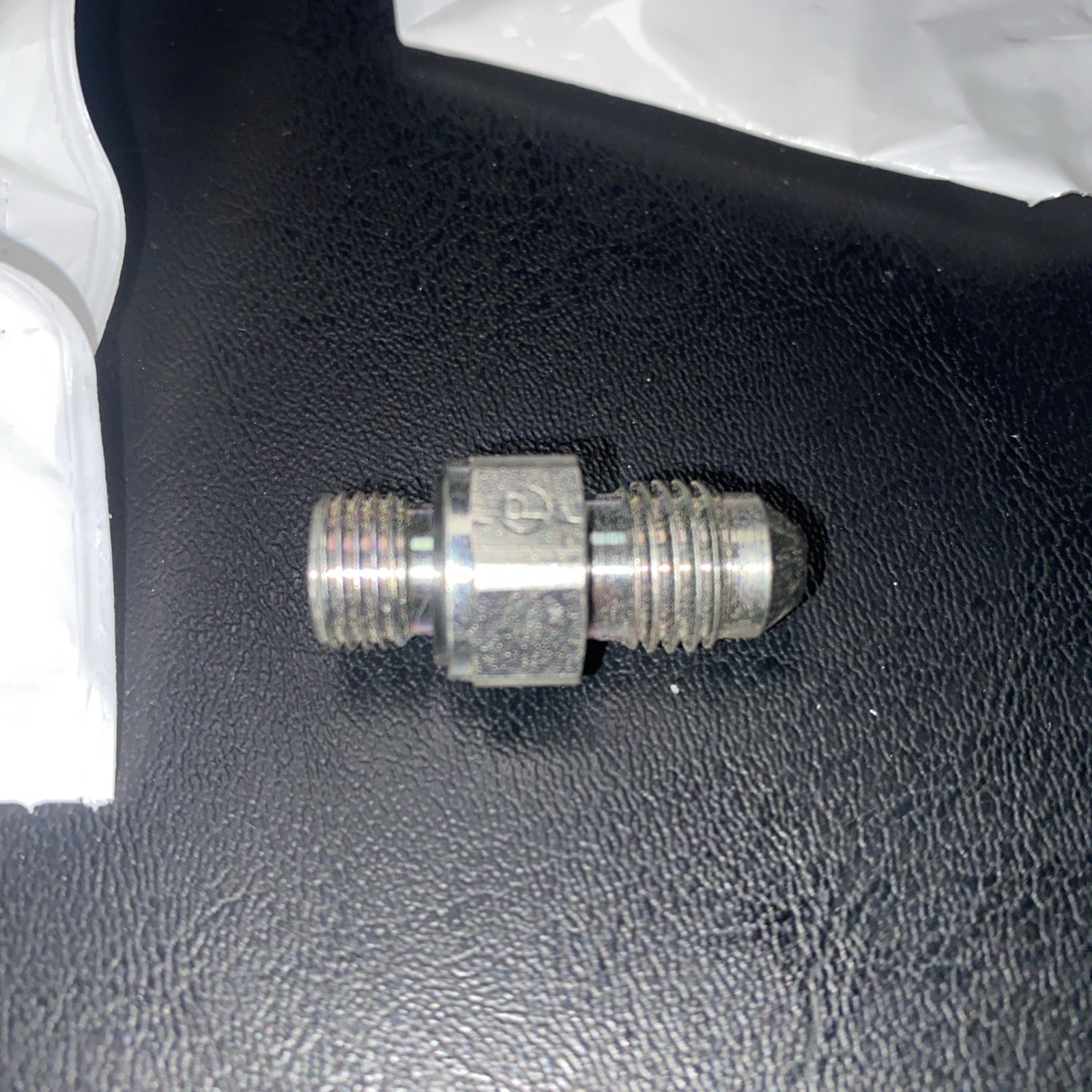 Parker Hannifin 4M10F82EDMXS Metric Adapter male m10x1 to-4 jic male-14 pcs