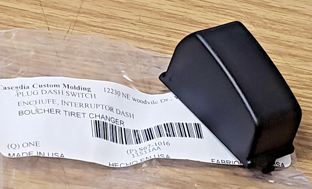 ~ NEW GENUINE PACCAR OEM KENWORTH / PETERBILT BLANK DASH SWITCH PLUG ~ S67-1016