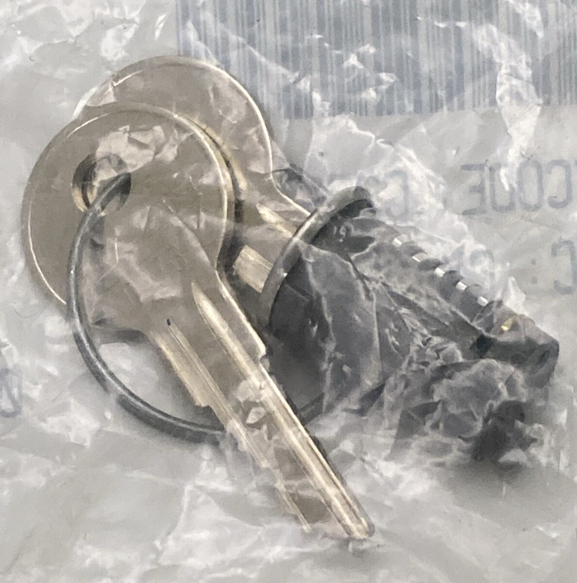 NEW REPLACES PETERBILT 608043SPL CYLINDER-LOCK W/KEY SPECIFIC
