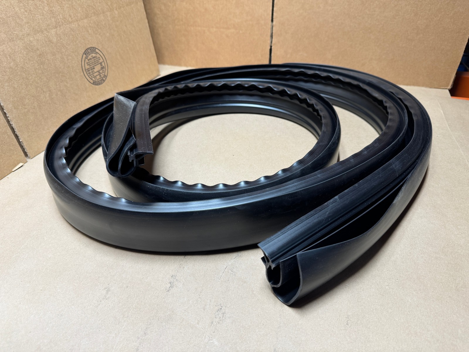 OEM Genuine Utility Reefer Trailer 168″ Black 3000R Semi Dual Door Gasket Seal