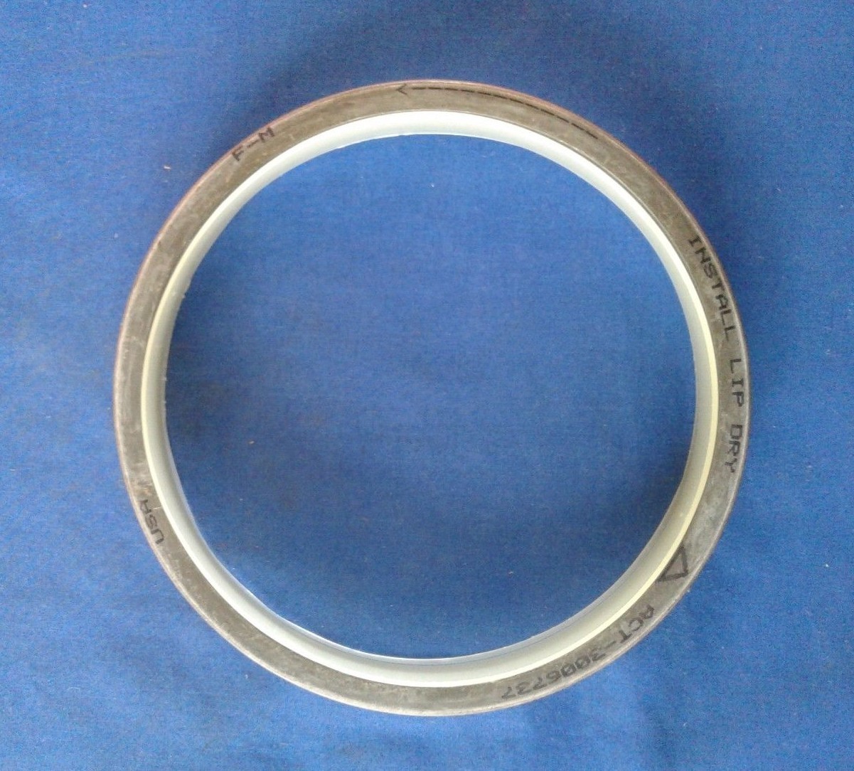 Cummins Federal Mogul Crankshaft Seal # 3006737 Interchange National 39807