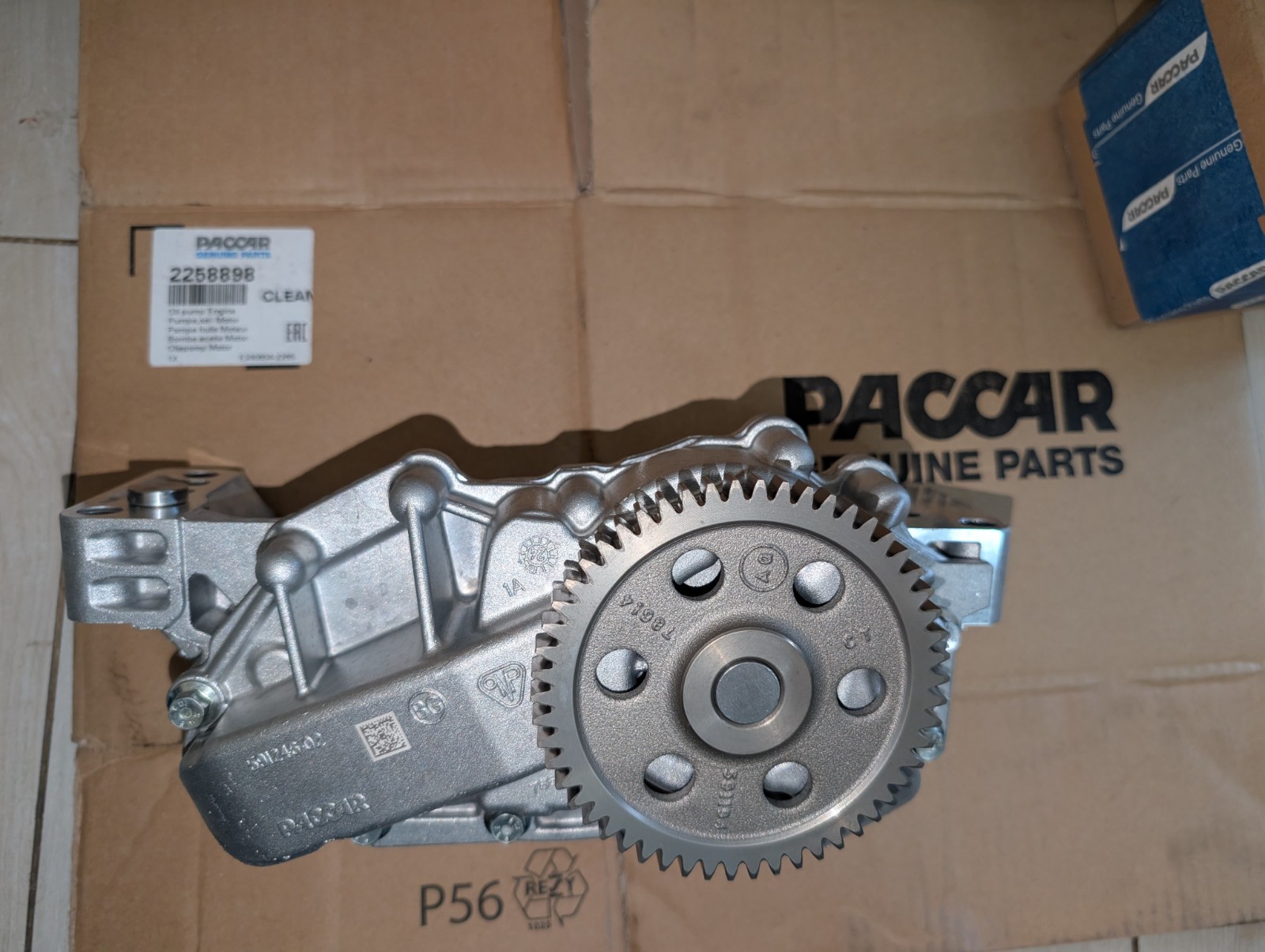 Genuine MX-13 EPA 21 Paccar 2258898 Oil Pump, Kenworth, Peterbilt