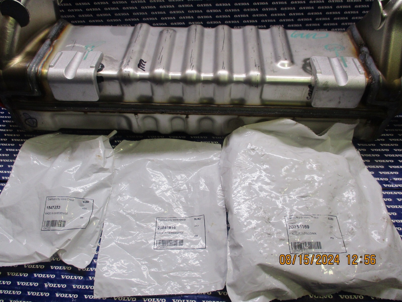 Genuine OEM Volvo D11 Mack MP7 cooler 85136427 kit with all for replacement