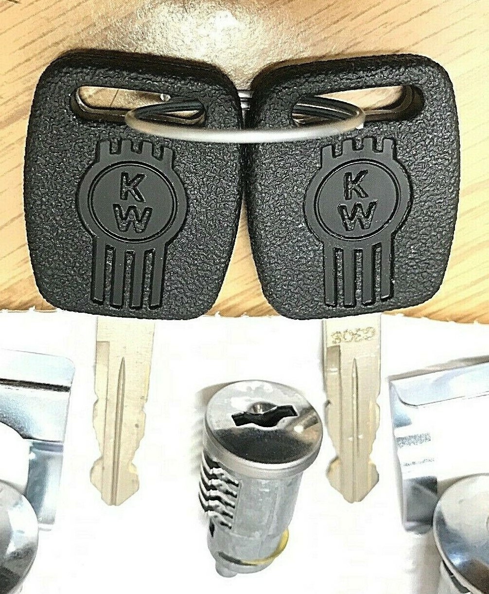 NEW OEM SET of KENWORTH IGNITION and CAB DOOR LOCKS LOCKSET w/ 2 LARGE KEYS