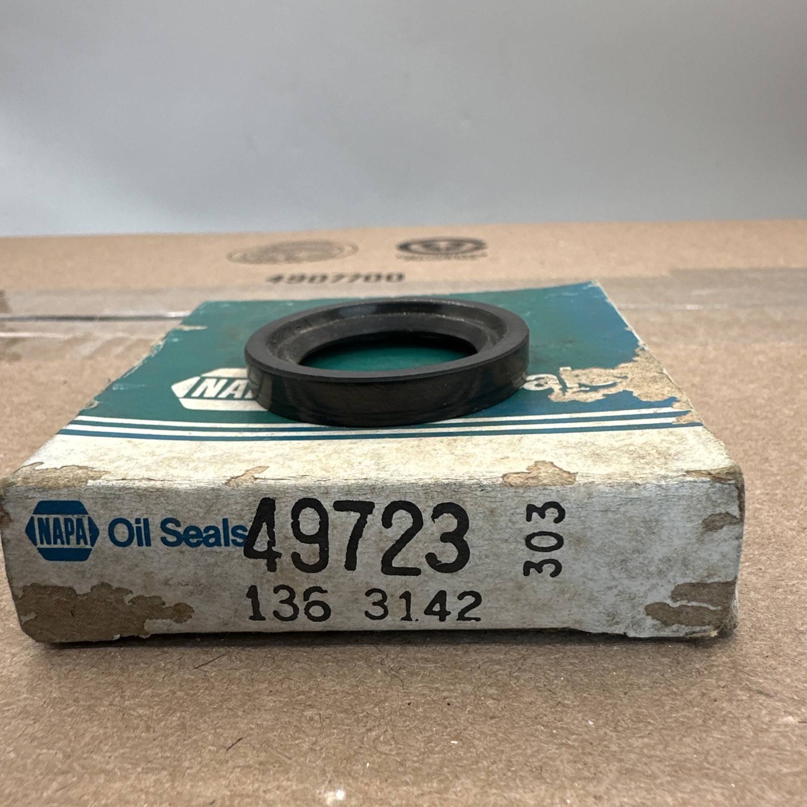 NOS NAPA 49723/352650 /340151 Steering Gear Sector Shaft Seal F+S!