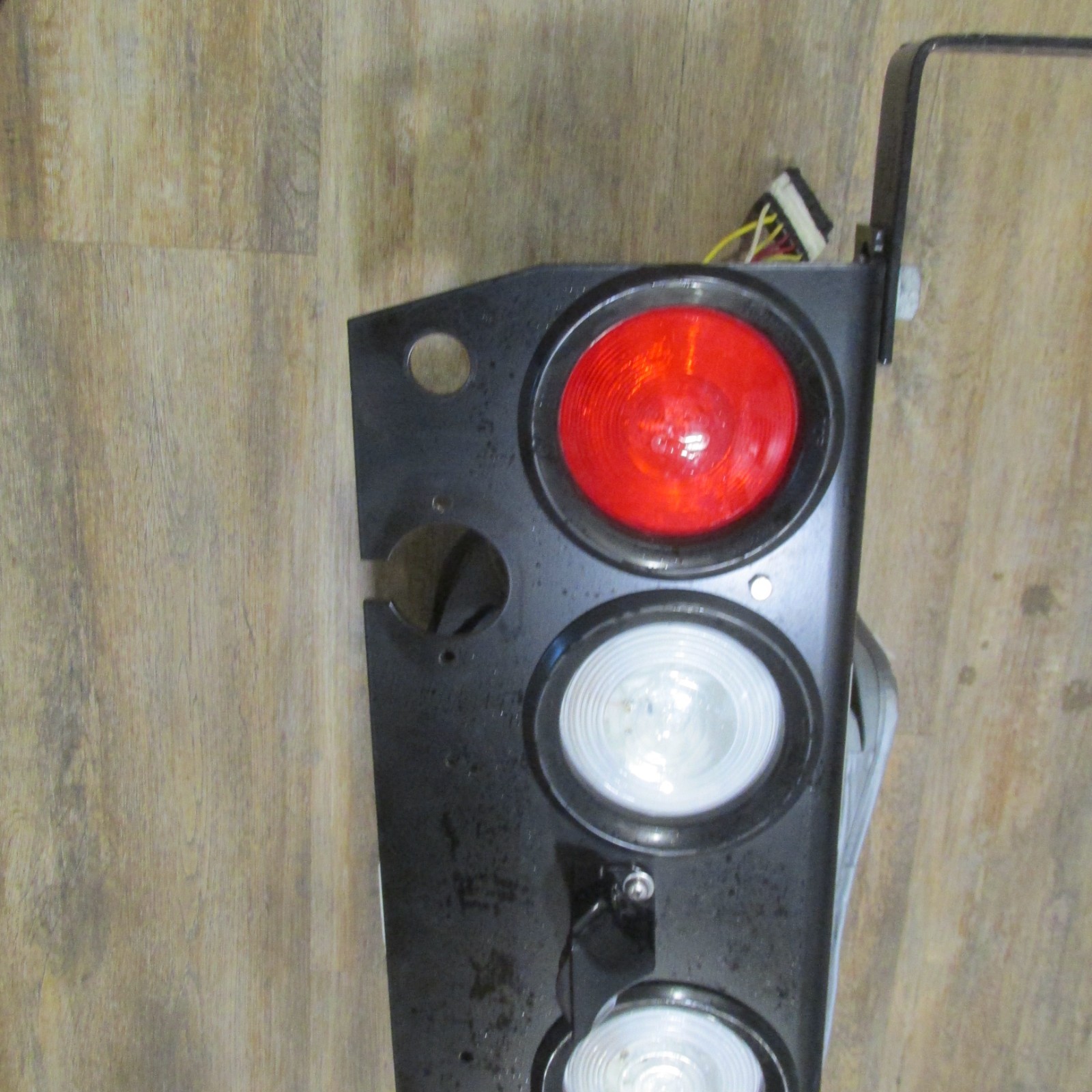 PACCAR GROTE TRUCK LED TAILLIGHT BAR PANEL WITH BRACKETS W/ LICENSE PLATE LIGHT