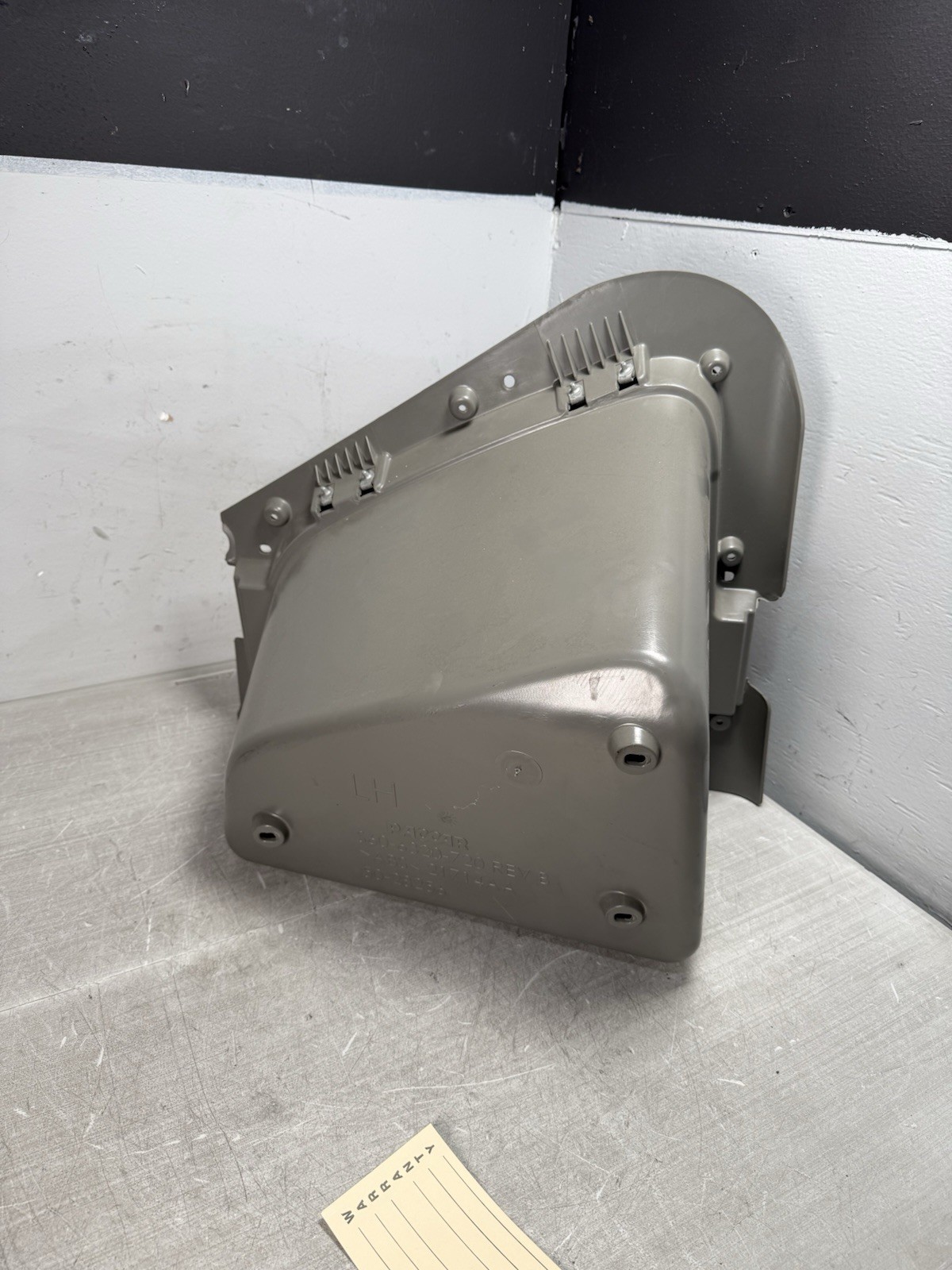 2020 PETERBILT 579 FRONT LEFT OVERHEAD STORAGE BOX GREY S25-6033-731 *2193*