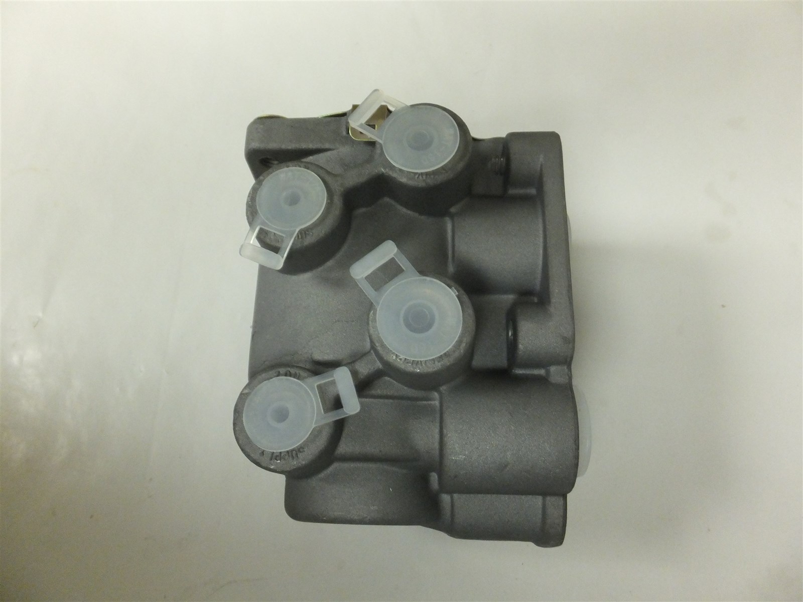 FLTBV818 FREETRITE DUAL CIRCUIT E-7 DASH FOOT BRAKE VALVE =MERITOR R955101818N