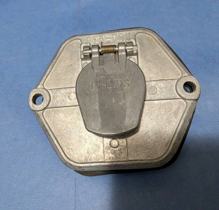 Phillips Sta-Dry 15-760 Replacement Socket Receptacle Face Plate, New Old Stock