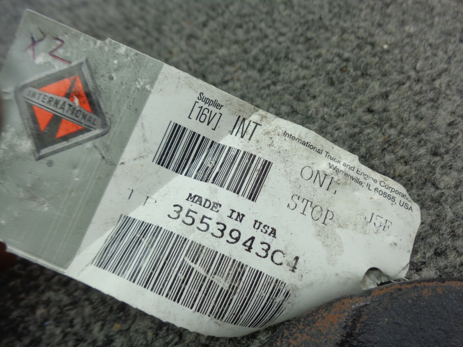New Unused OEM Genuine Factory International 3553943C4 Stop Axle Plate