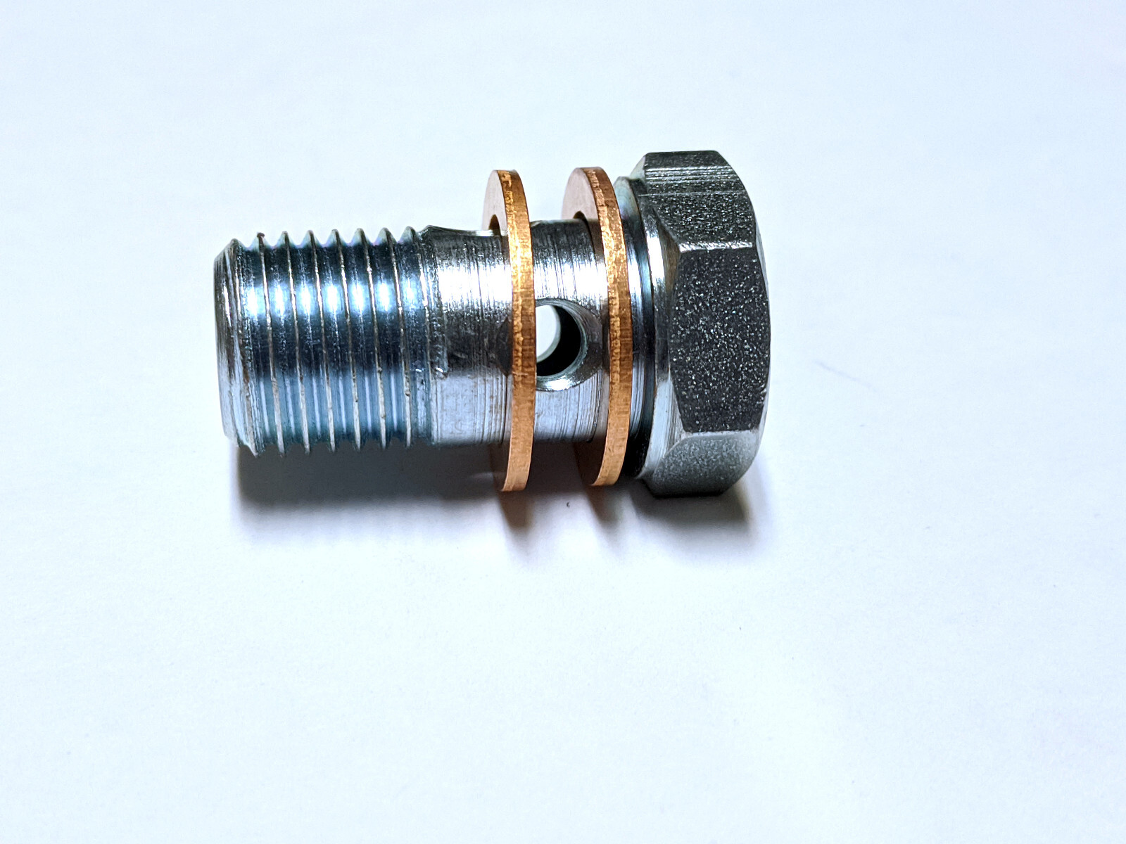 Banjo bolt & washers, Bolt M 14-1.5 Thread. Bolt head about 3/4″ Common Any Fuel