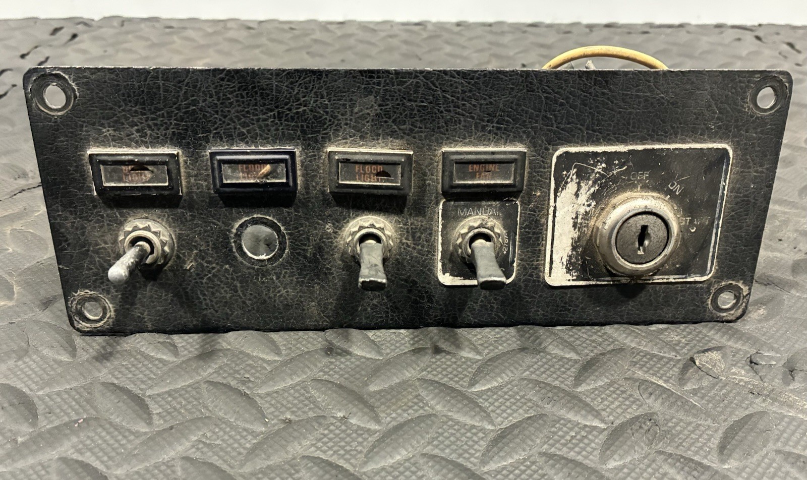 KENWORTH Switch Dash Panel P/N: K176-7433 / 05315AD (TAG# 16061)