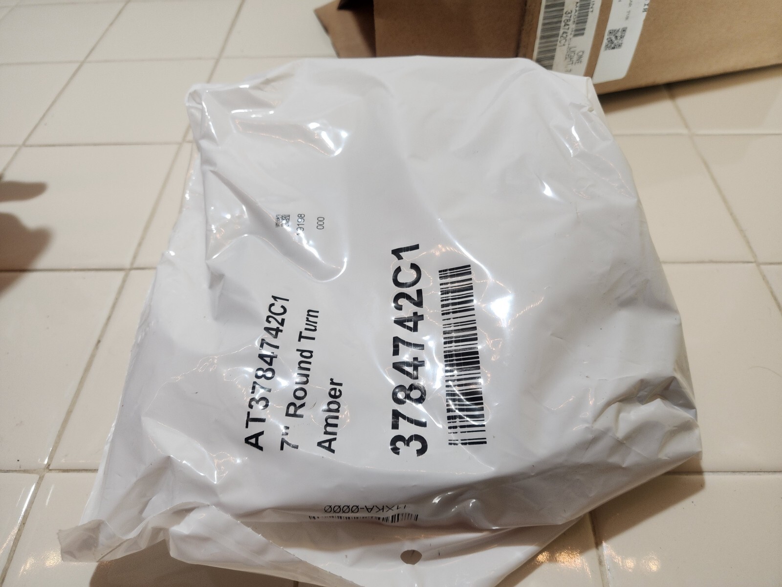 International Navistar IC Bus 7 Inch Round Turn Amber Yellow Light 3784742C1 New
