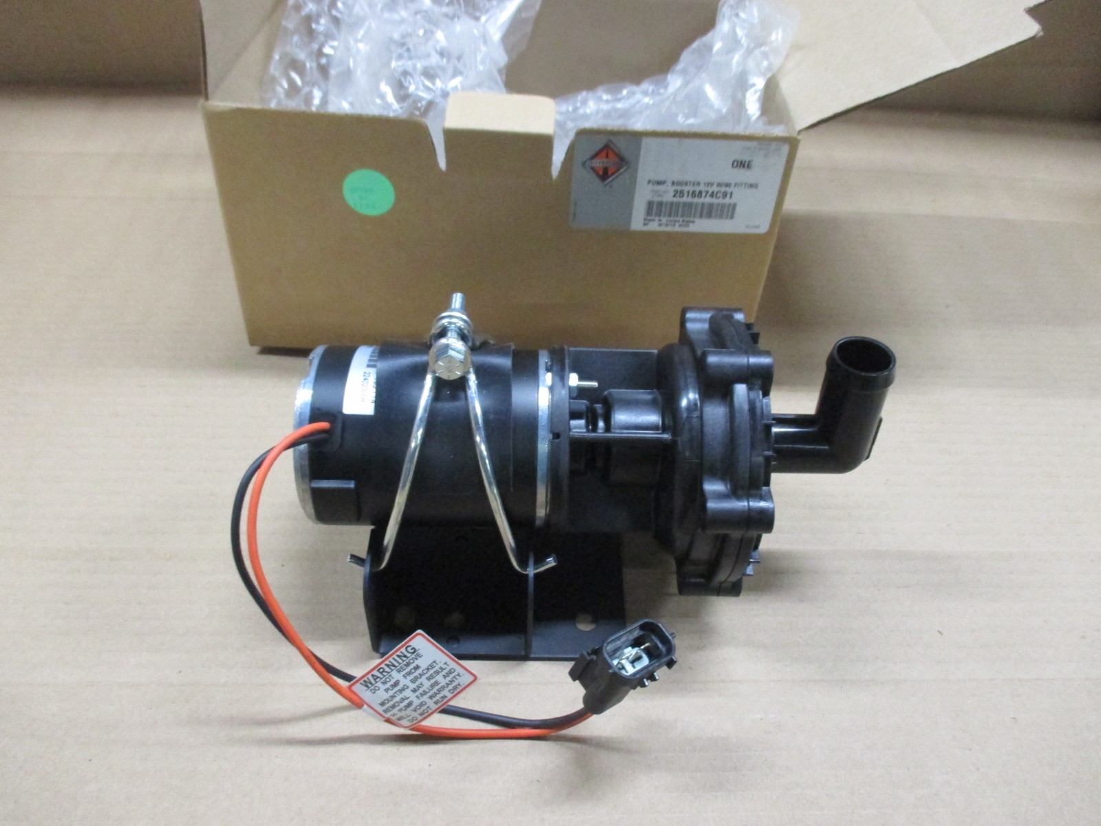INTERNATIONAL 2516874C91 BOOSTER PUMP 12V W/90 DEGREE FITTING TRUCK PARTS NEW
