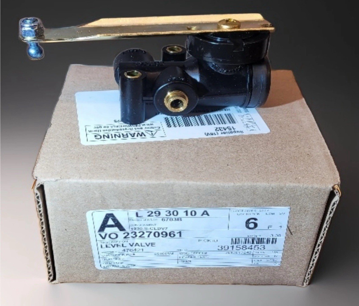 GENIUNE VOLVO VNL VN CAB AIR LEVELING VALVE OEM 23270961 Link Height Contro