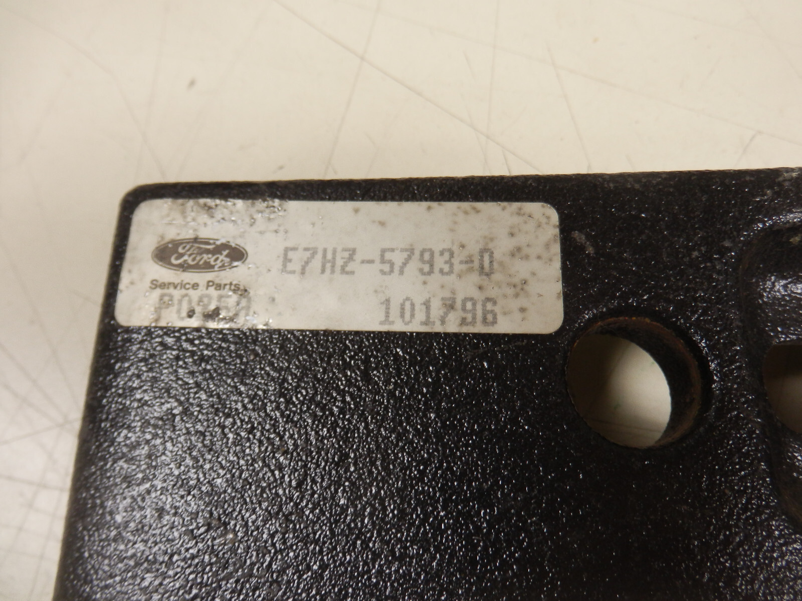 GENUINE OEM FORD STERLING COIL SPRING SEAT E7HZ-5793-D FREE SHIPPING