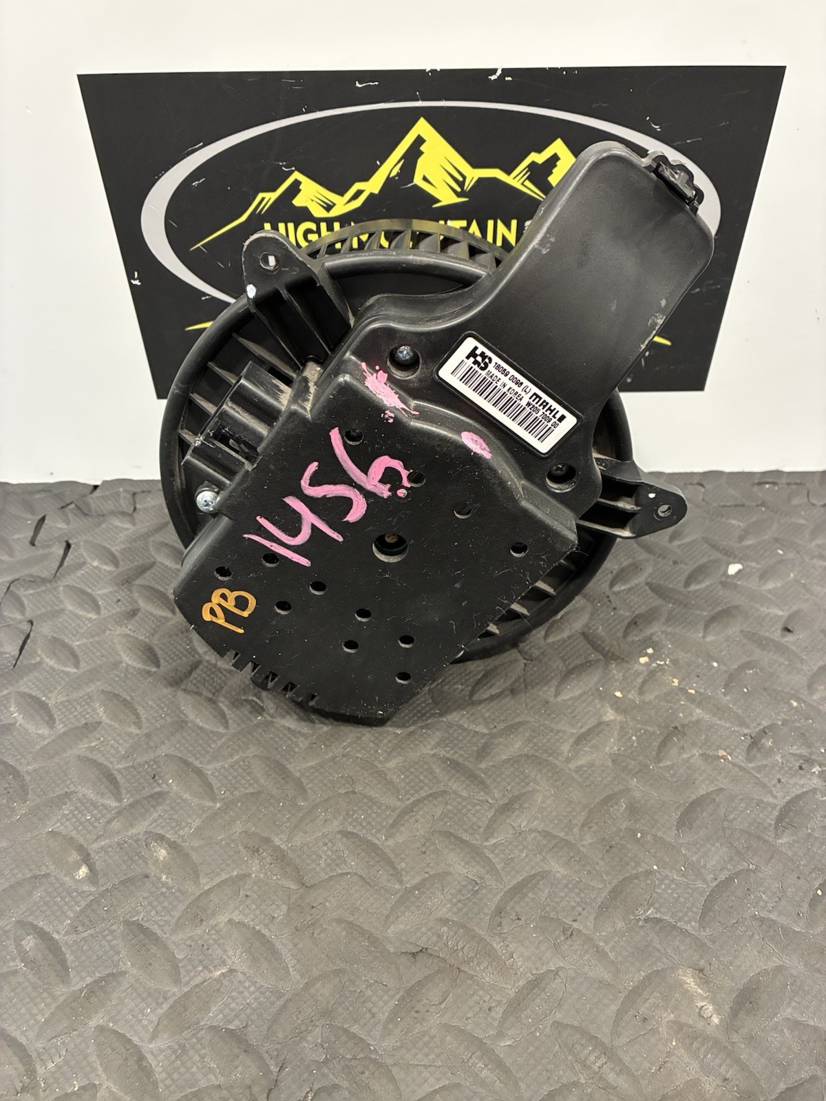 MAHLE (From Peterbilt 567) HVAC Blower Motor P/N: W205 7009 00 (TAG# 16944)