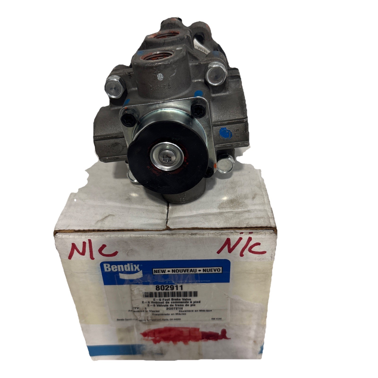 Genuine Bendix 802911 Brake Foot Valve New In Box Ships Free