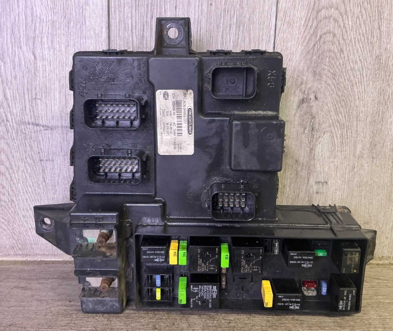 # Freightliner Cascadia P/N A06-94992-001 Control Unit Chassis MODULE – SAM CHAS