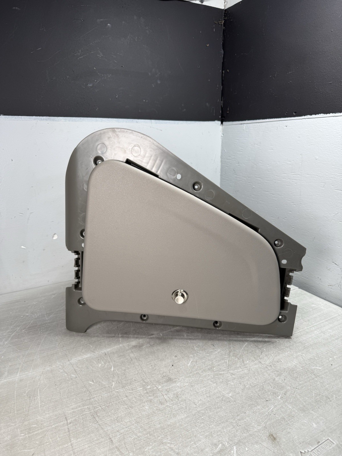 2020 PETERBILT 579 FRONT LEFT OVERHEAD STORAGE BOX GREY S25-6033-731 *2193*