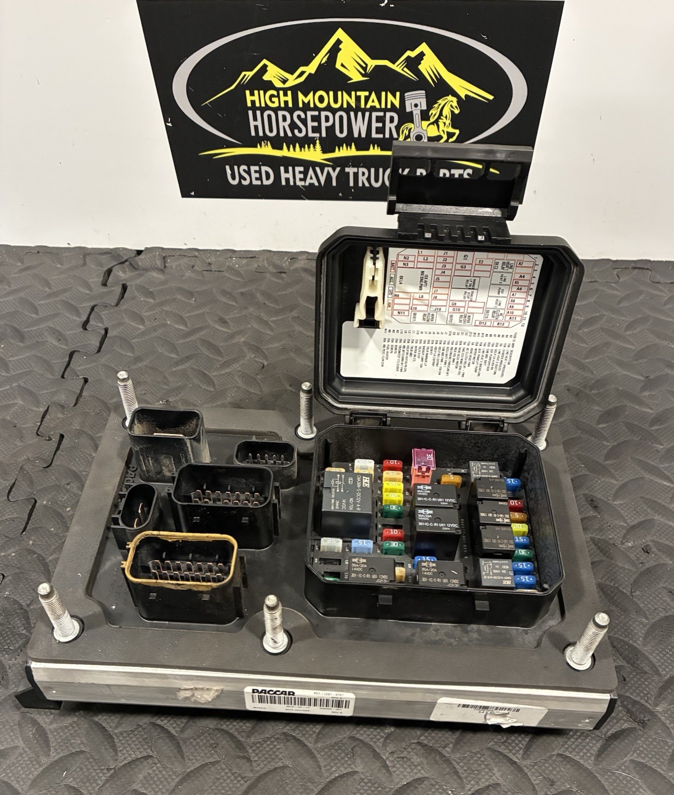 Kenworth T880 / PACCAR Fuse Box Assembly P/N: P27-1297-0101 (TAG#: 16199)