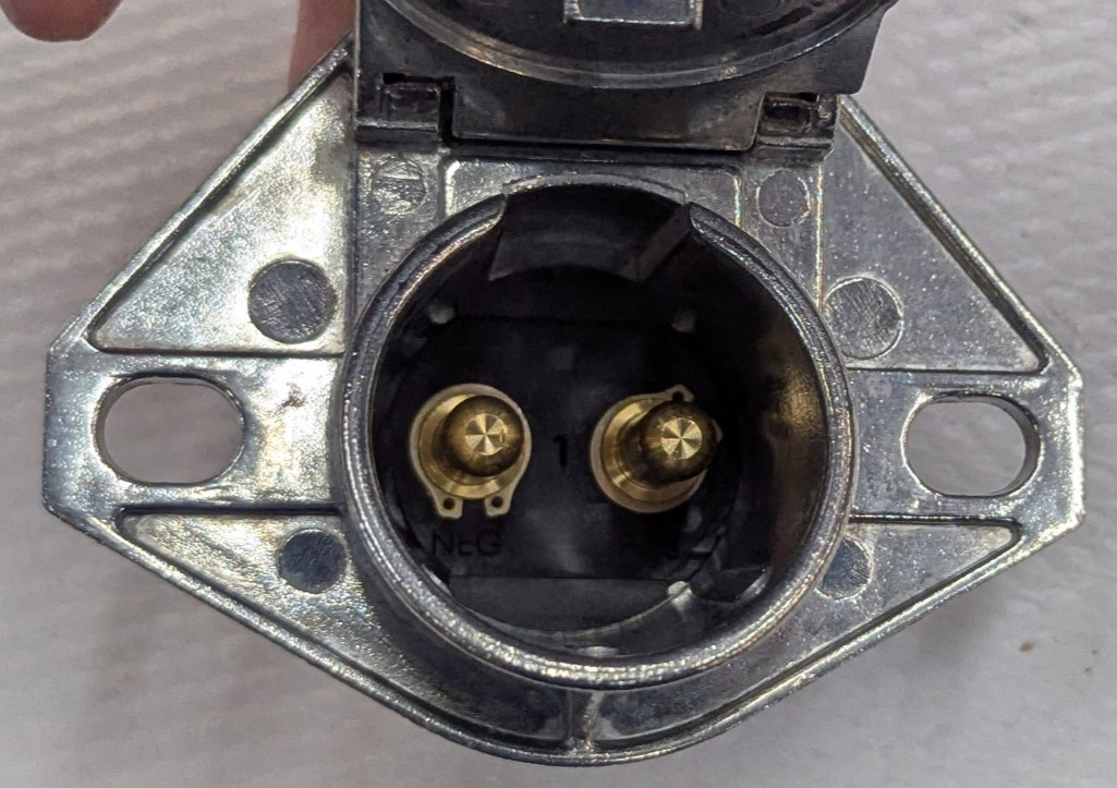 421171 Tramec Sloan Dual Pole Socket Horizontal Zinc Receptacle Power Supply