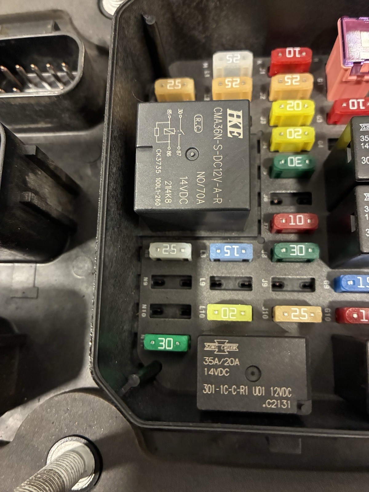 Kenworth T880 / PACCAR Fuse Box Assembly P/N: P27-1297-0101 (TAG#: 16199)