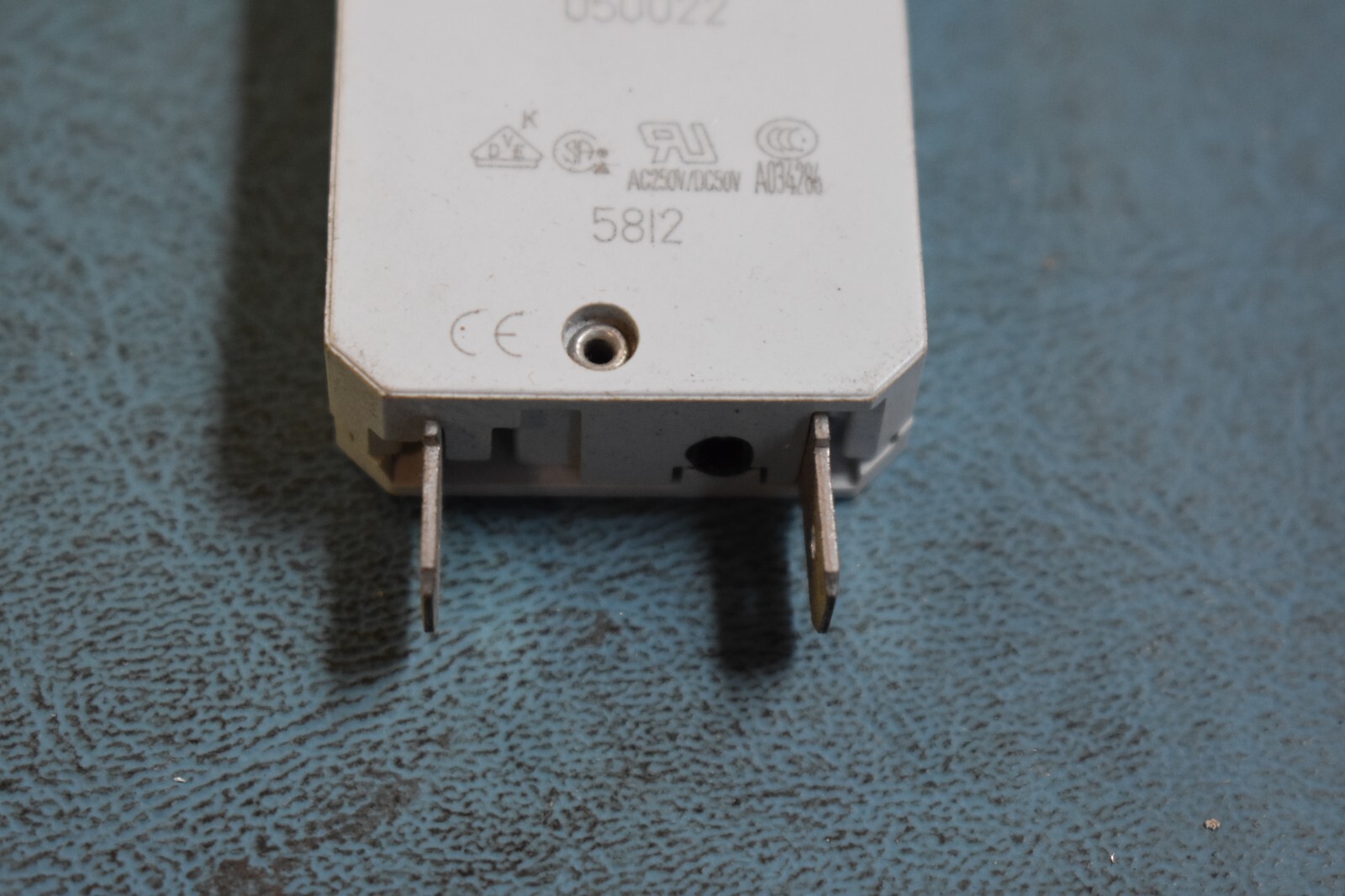 E-T-A ETA 127-P10-H-KF-5A 250V AC 28V DC Circuit Breaker Resettable 5 Amp NOS