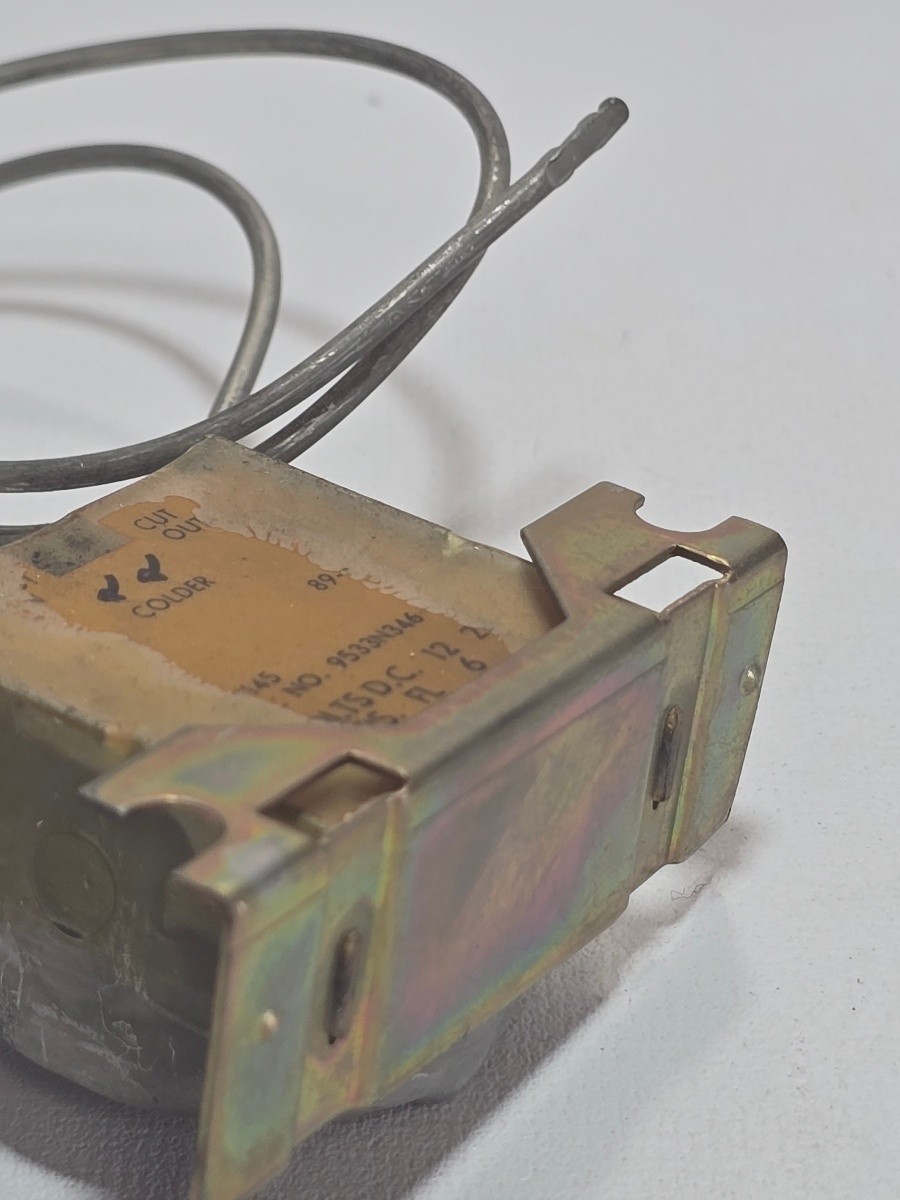 Cutler-Hammer 9533N346 A/C Cycling Thermostat Switch 12V DC